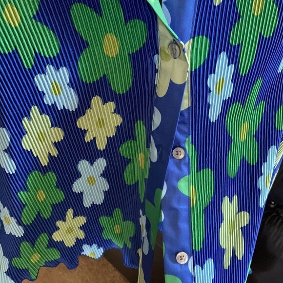 Target Blue and Green Floral Blouse - Picture 6 of 7